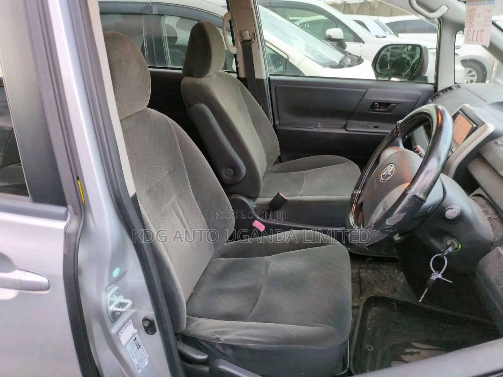 Toyota Noah 2.0 143hp YY FWD (5 Seater) 2013 Silver