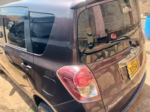 Toyota Ractis 2010 Gray
