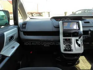 Toyota Noah 2.0 143hp FWD (7 Seater) 2011