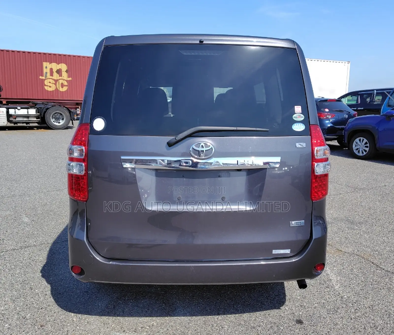 Toyota Noah 2.0 143hp FWD (7 Seater) 2011