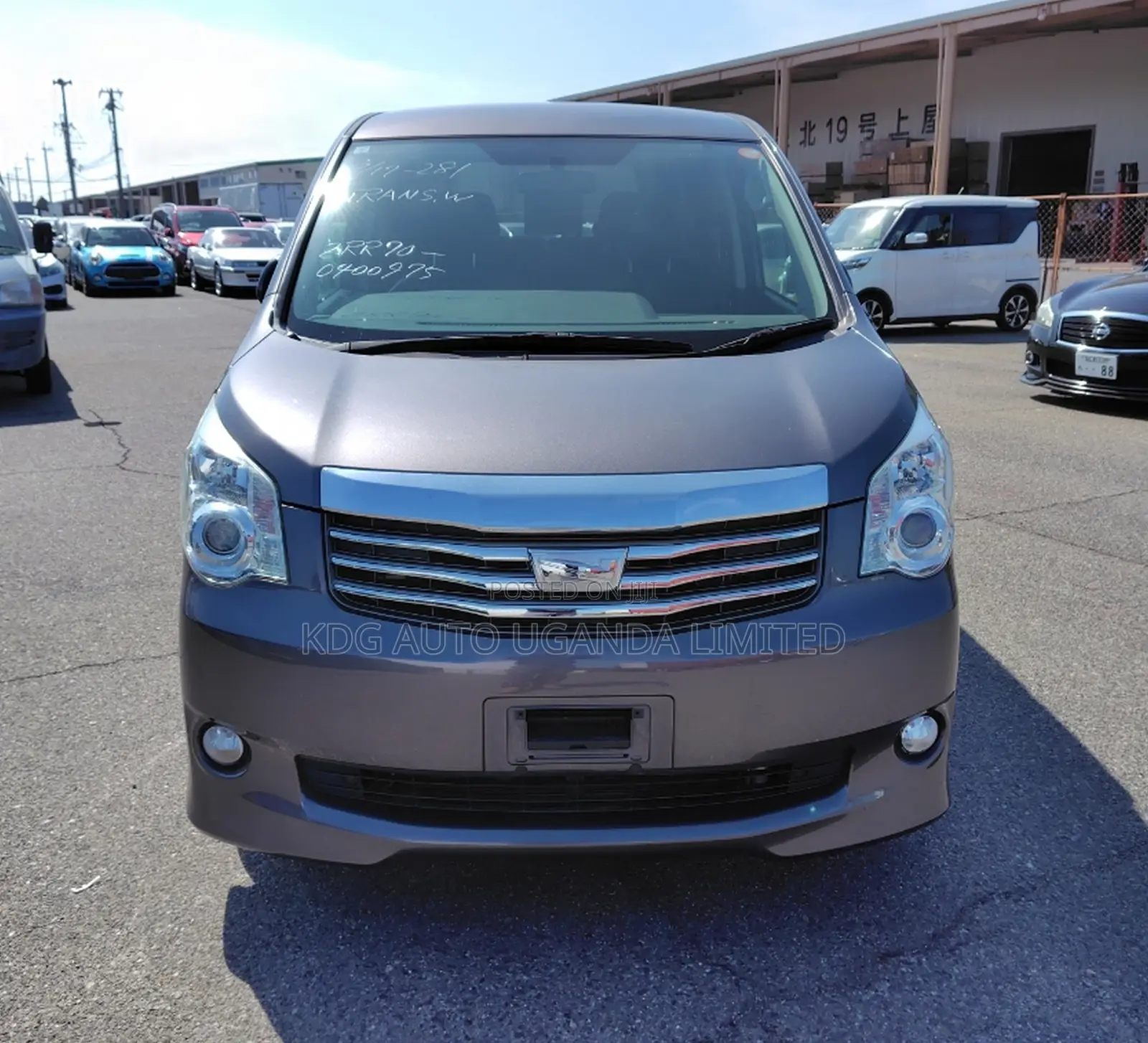 Toyota Noah 2.0 143hp FWD (7 Seater) 2011