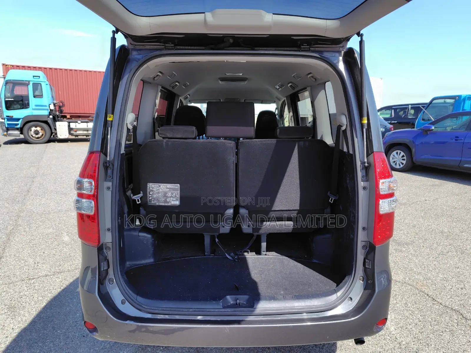 Toyota Noah 2.0 143hp FWD (7 Seater) 2011