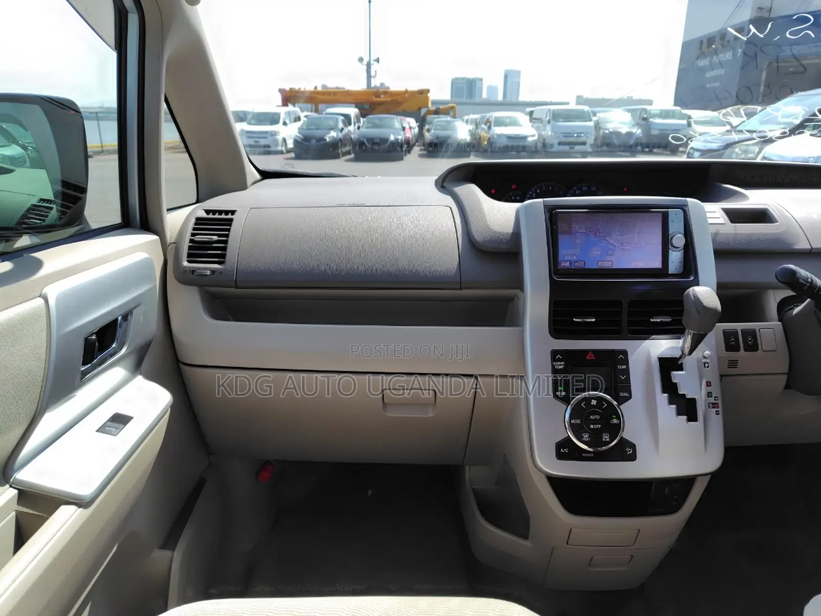 Toyota Noah 2.0 143hp FWD (8 Seater) 2012 Blue