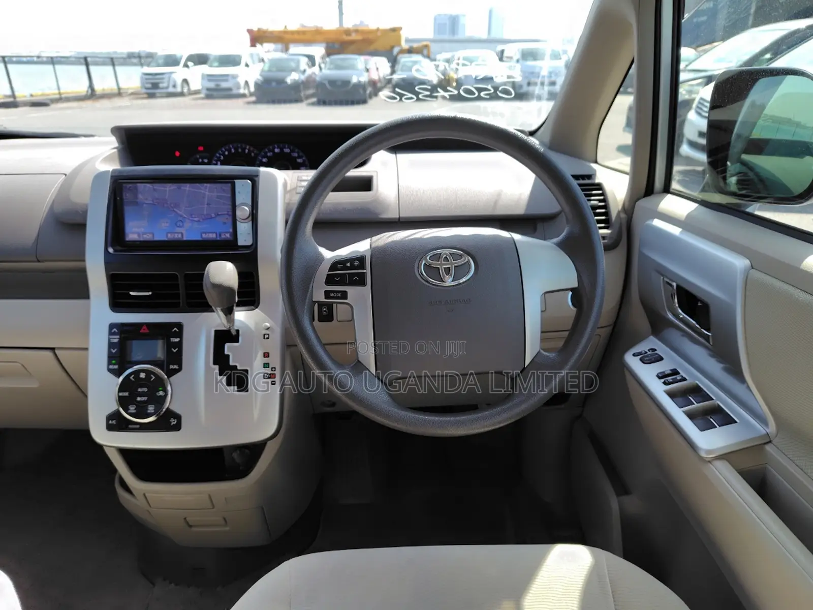 Toyota Noah 2.0 143hp FWD (8 Seater) 2012 Blue