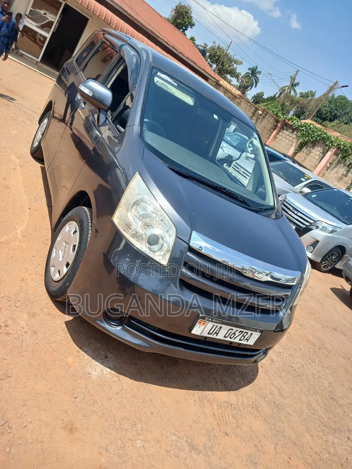 Toyota Noah 2010 Gray