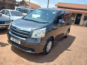 Toyota Noah 2010 Gray
