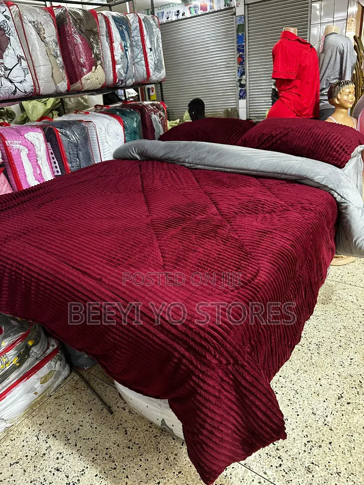 Luxurious Deep Green Ribbed Velvet Bedspread Set – Elegant Bedding