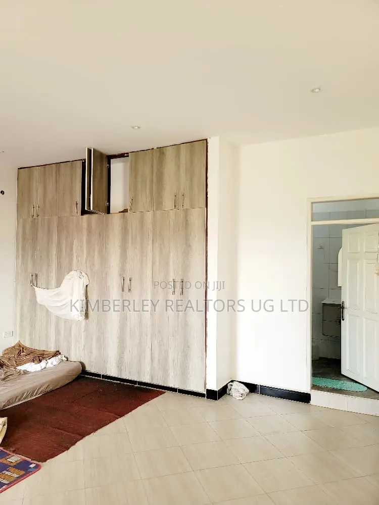 6bdrm Apartment in Division A for sale