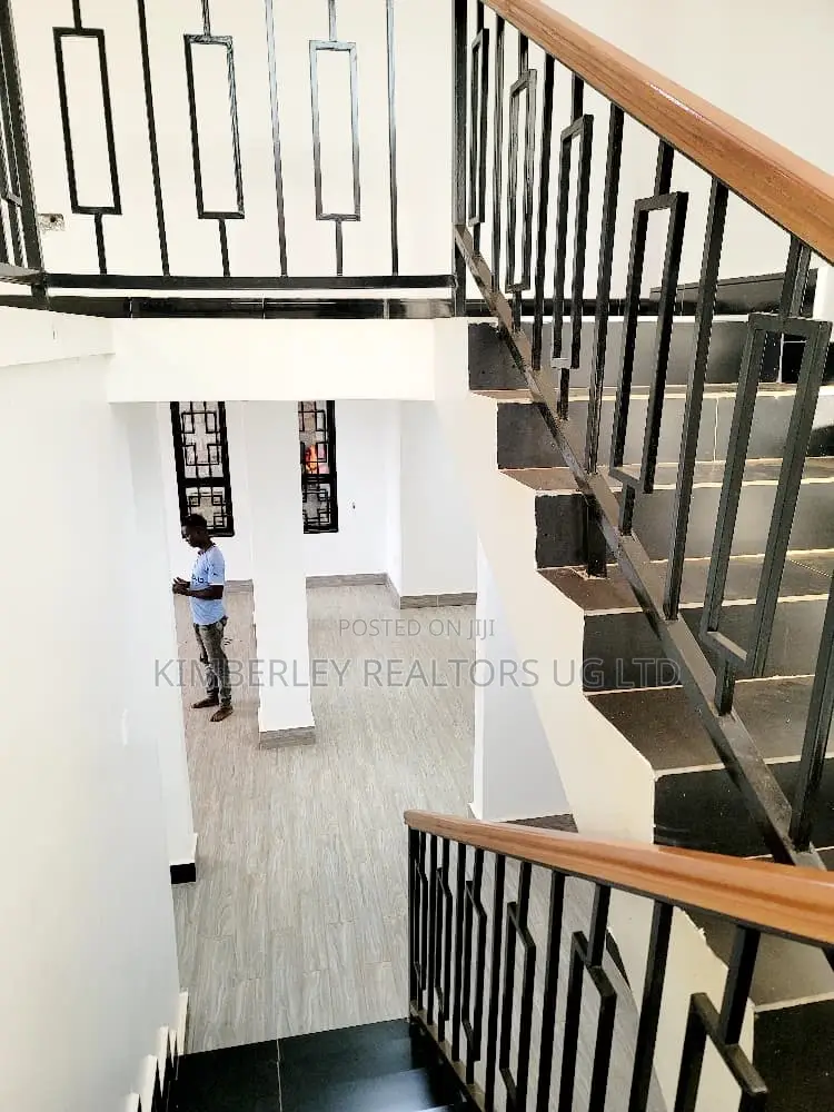 6bdrm Apartment in Division A for sale