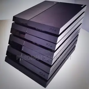 Playstation 4 Chipped Console With Two Controllers Games