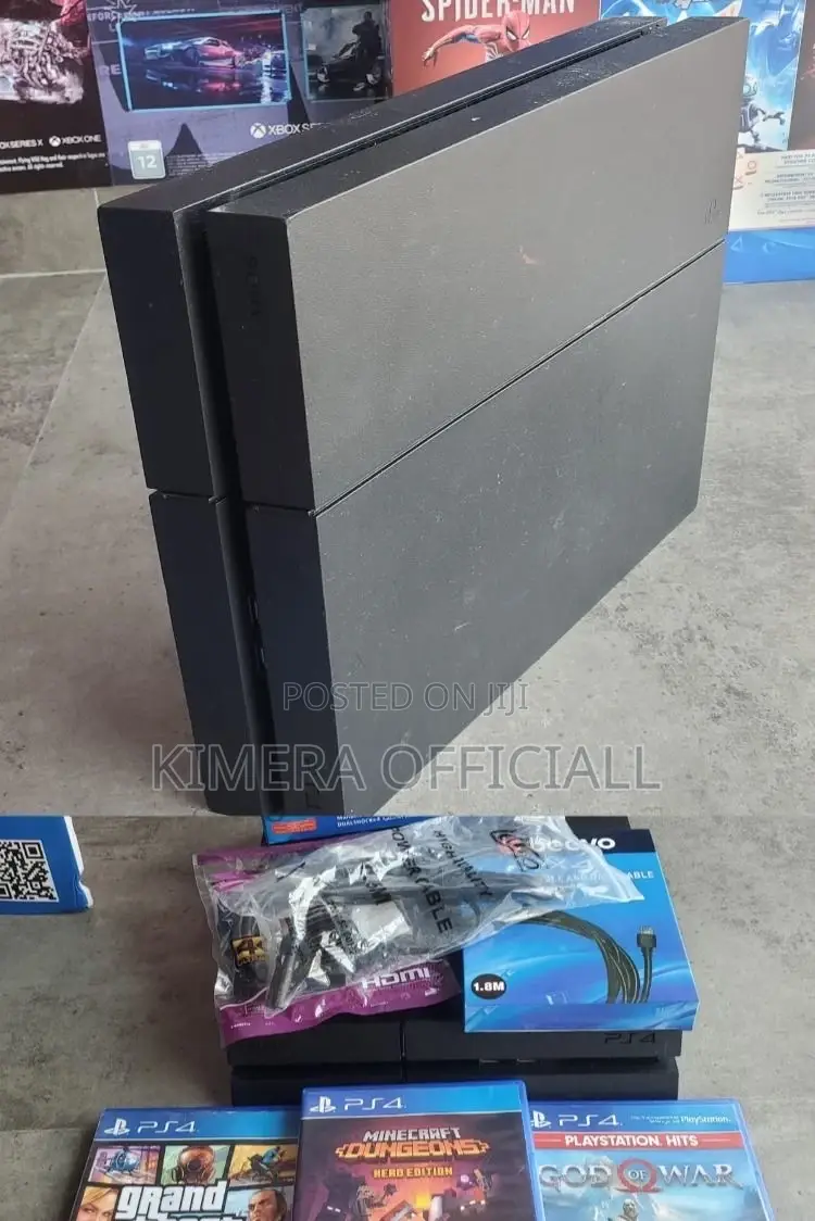 Get a Ps4 Standard Chipped With 2 Controllers and Games