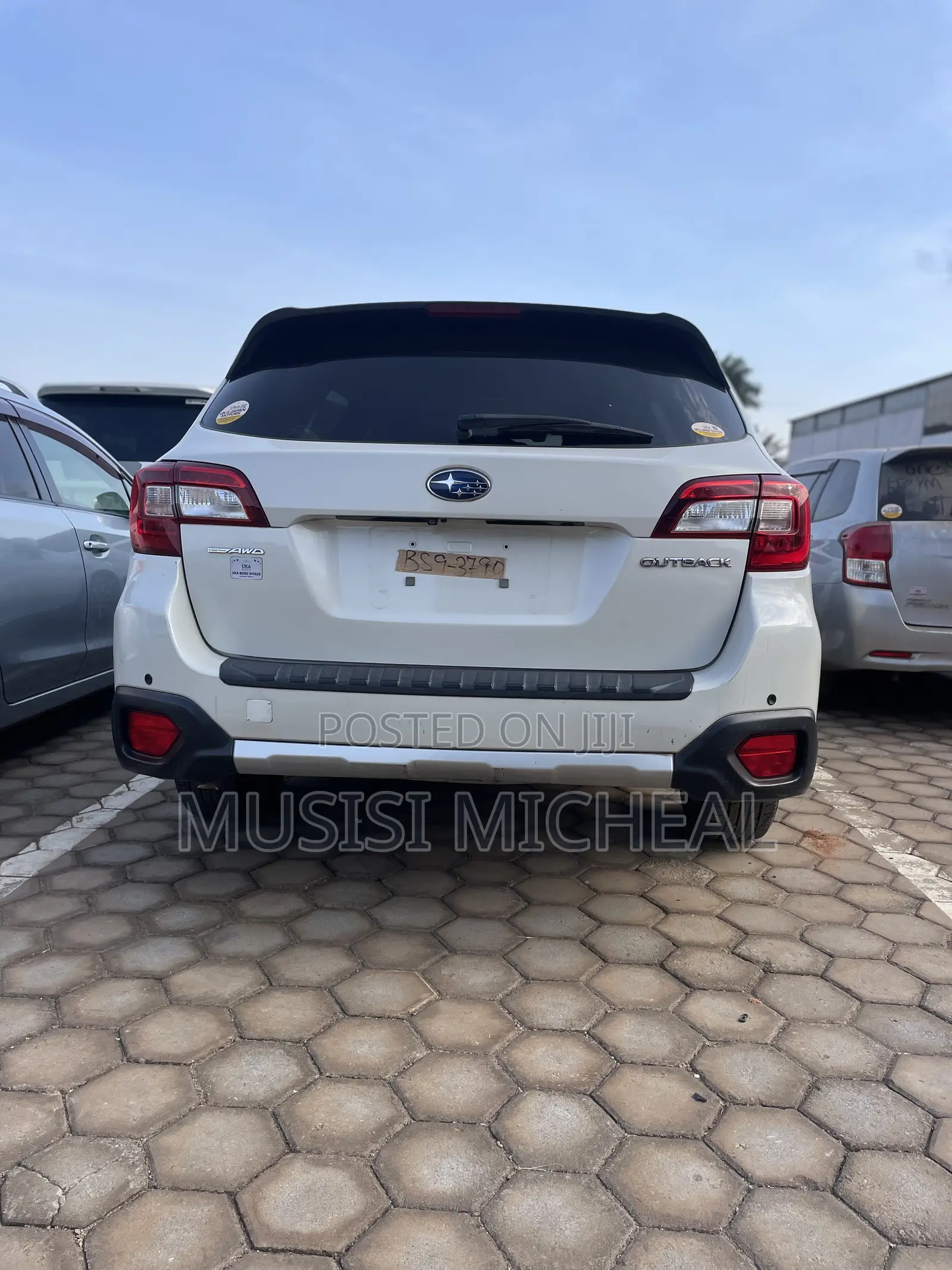 Subaru Outback 2.5i 4dr Wagon AWD (2.5L 4cyl CVT) 2015 White