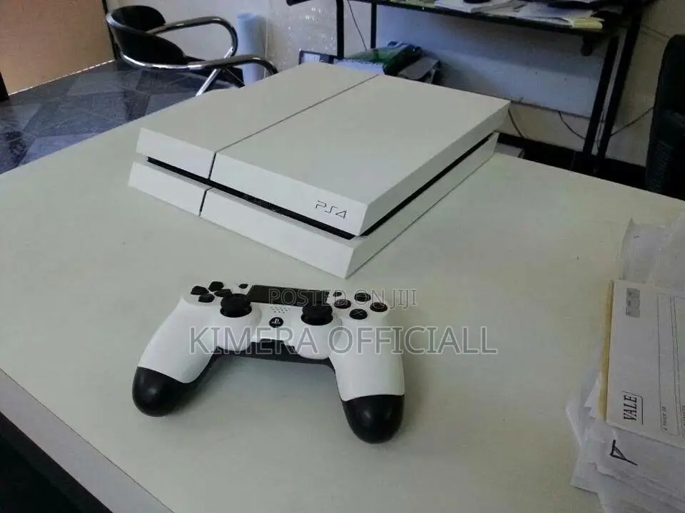 Playstation 4 Standard Package With Pads and Free Games