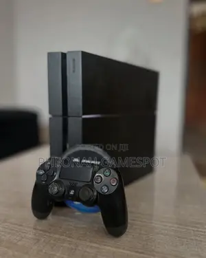 Ps4 Standard Chipped Deal, 2 Controllers Bonus Games