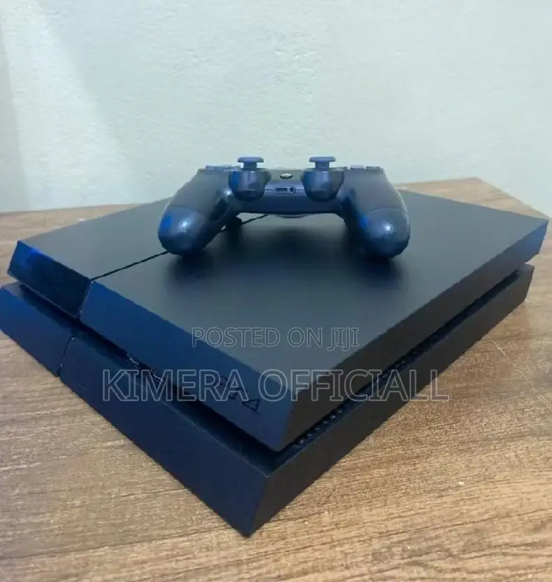 Best Deal Ps4 Standard Chipped With 2 Controllers Games