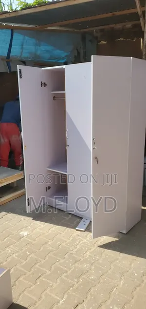 2doors in Different Color