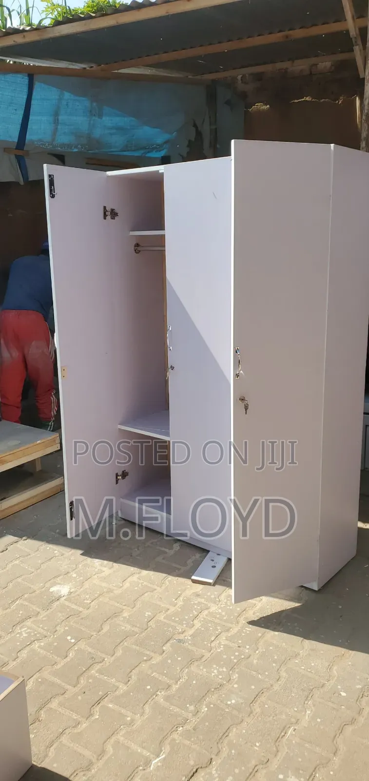 2doors in Different Color