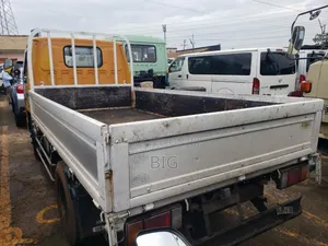 Isuzu ELF Truck 1996 Yellow