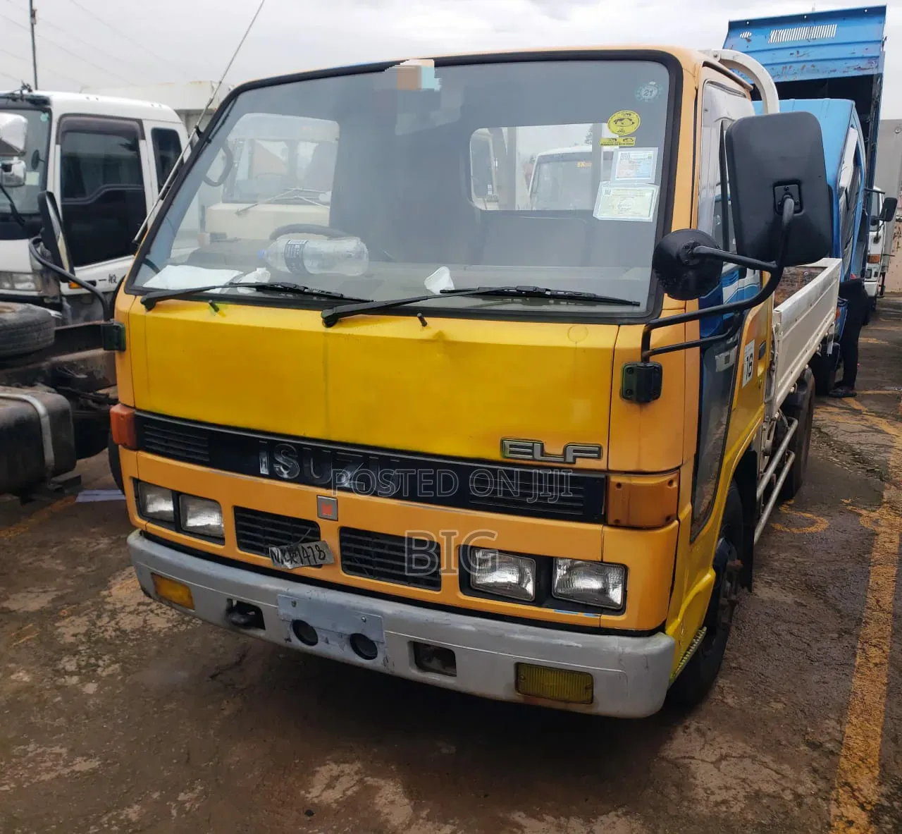 Isuzu ELF Truck 1996 Yellow
