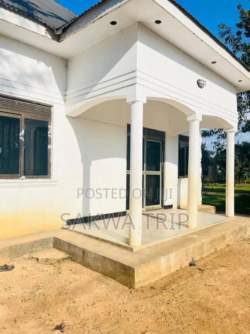 2bdrm House in Near Industrial Park, Mbale for sale
