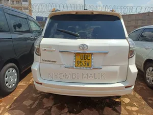 Toyota Vanguard 2008 White