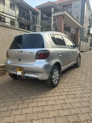 Toyota Vitz 1.3 FWD 5dr 2005 Silver