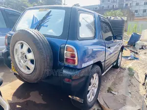 Toyota RAV4 1999 Blue