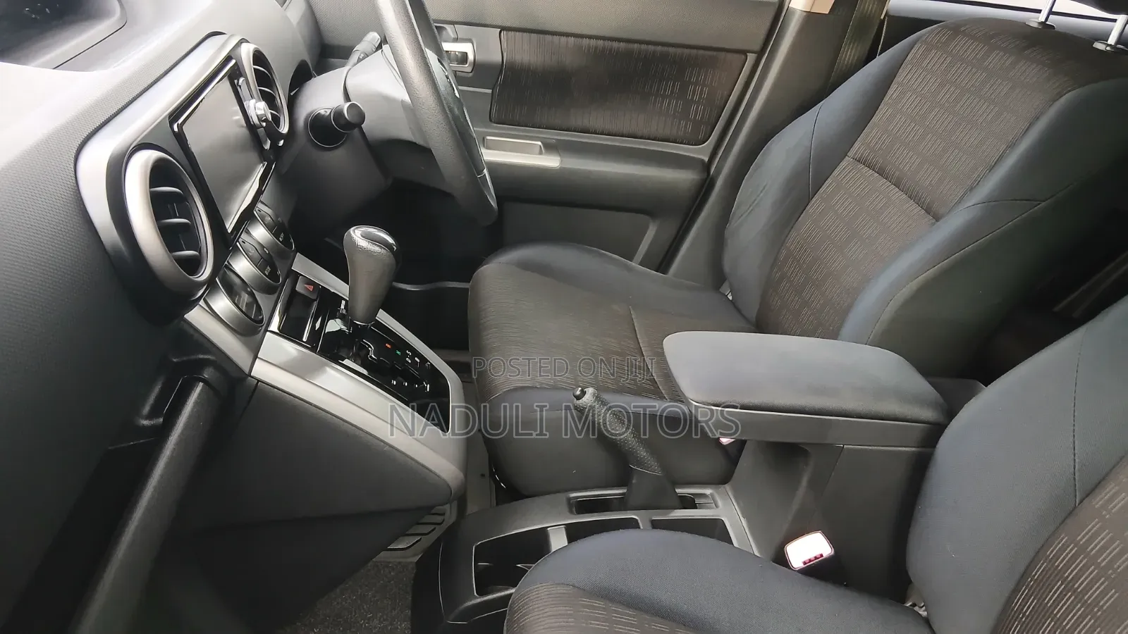Toyota Corolla Rumion 2012 Red
