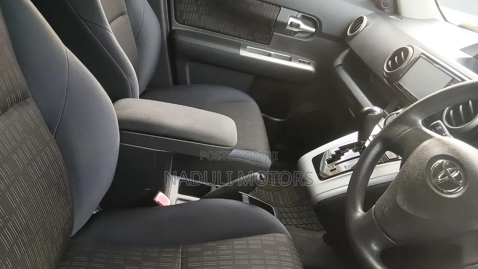 Toyota Corolla Rumion 2012 Red