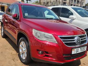 Volkswagen Tiguan 2010 Red