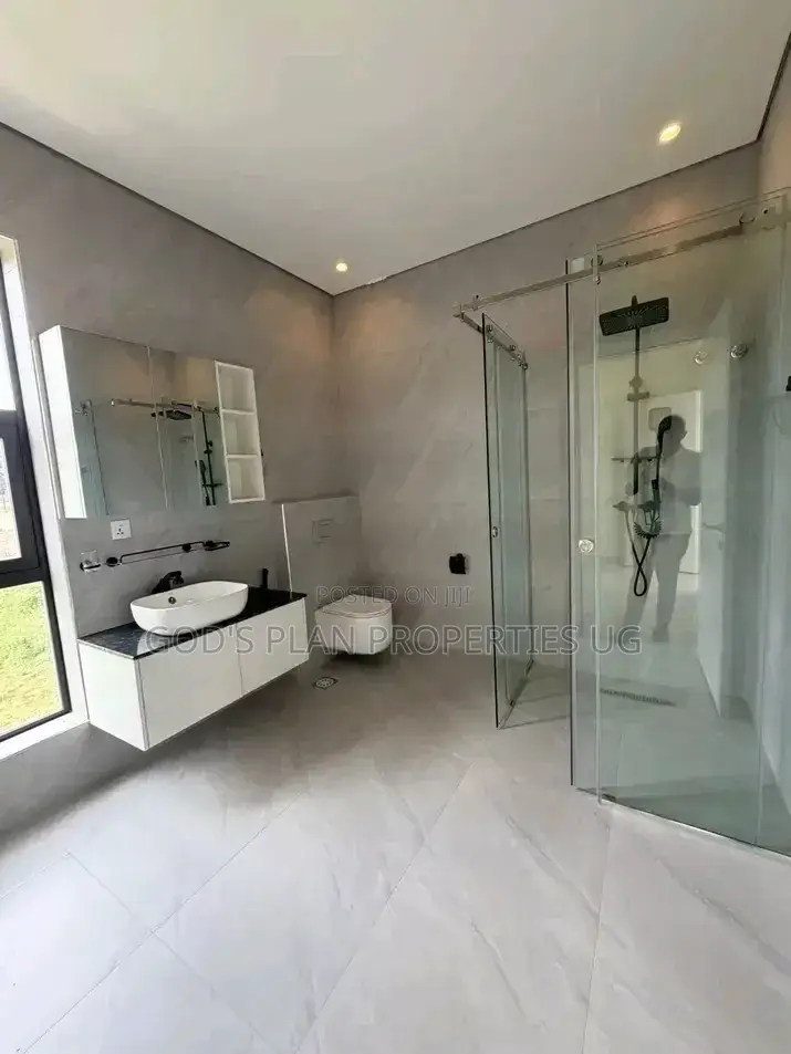 5bdrm Duplex in Mbuya Estate, Nakawa for rent
