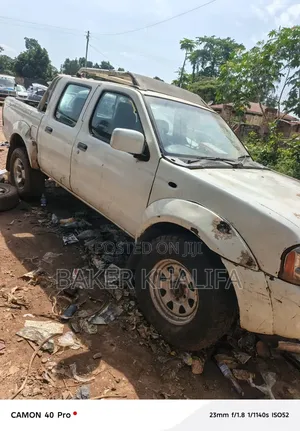 Nissan Hardbody 2014 White