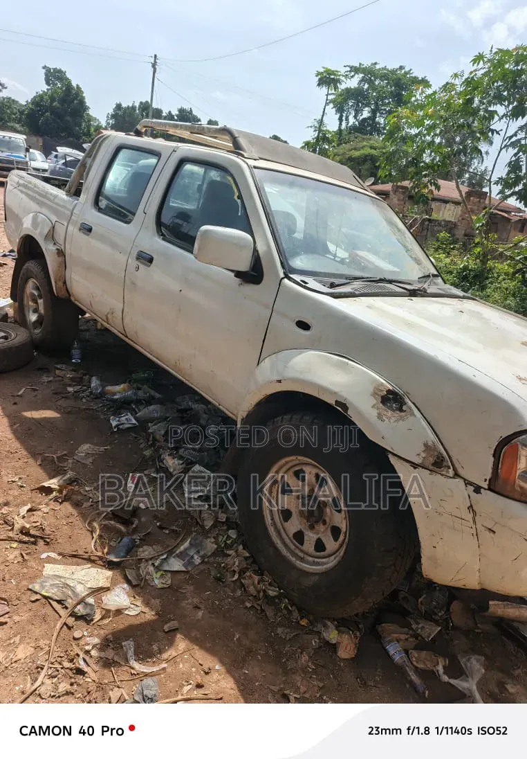 Nissan Hardbody 2014 White