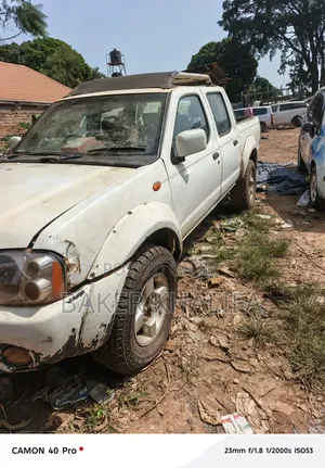 Nissan Hardbody 2014 White