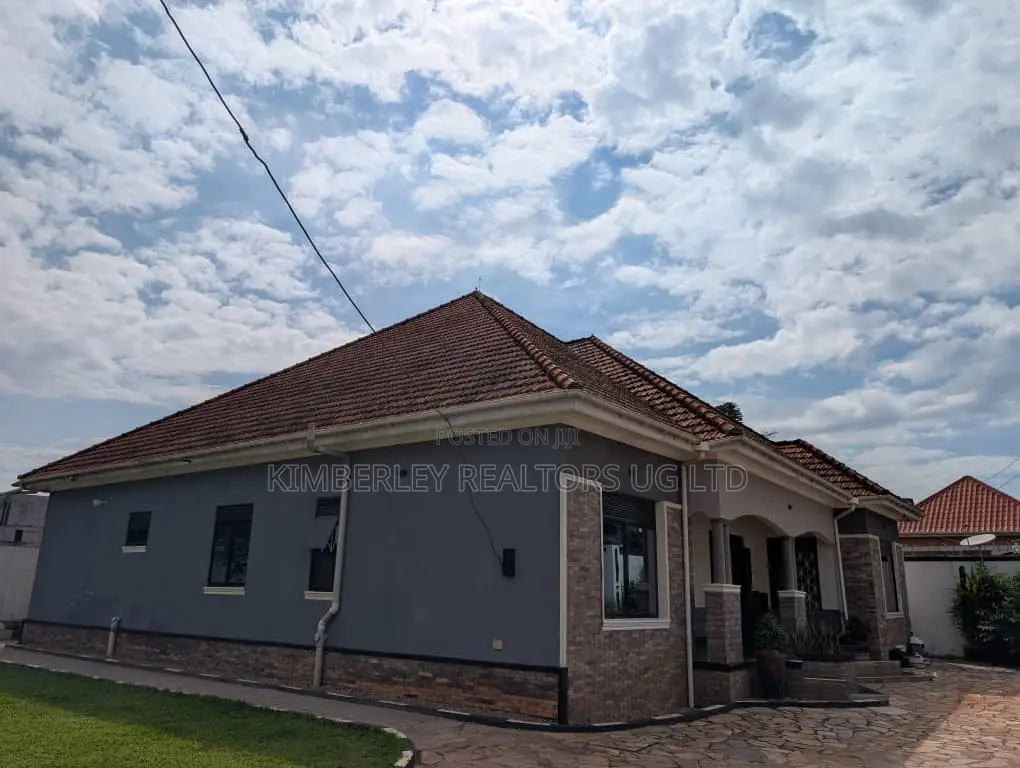 5bdrm House in Division A for sale