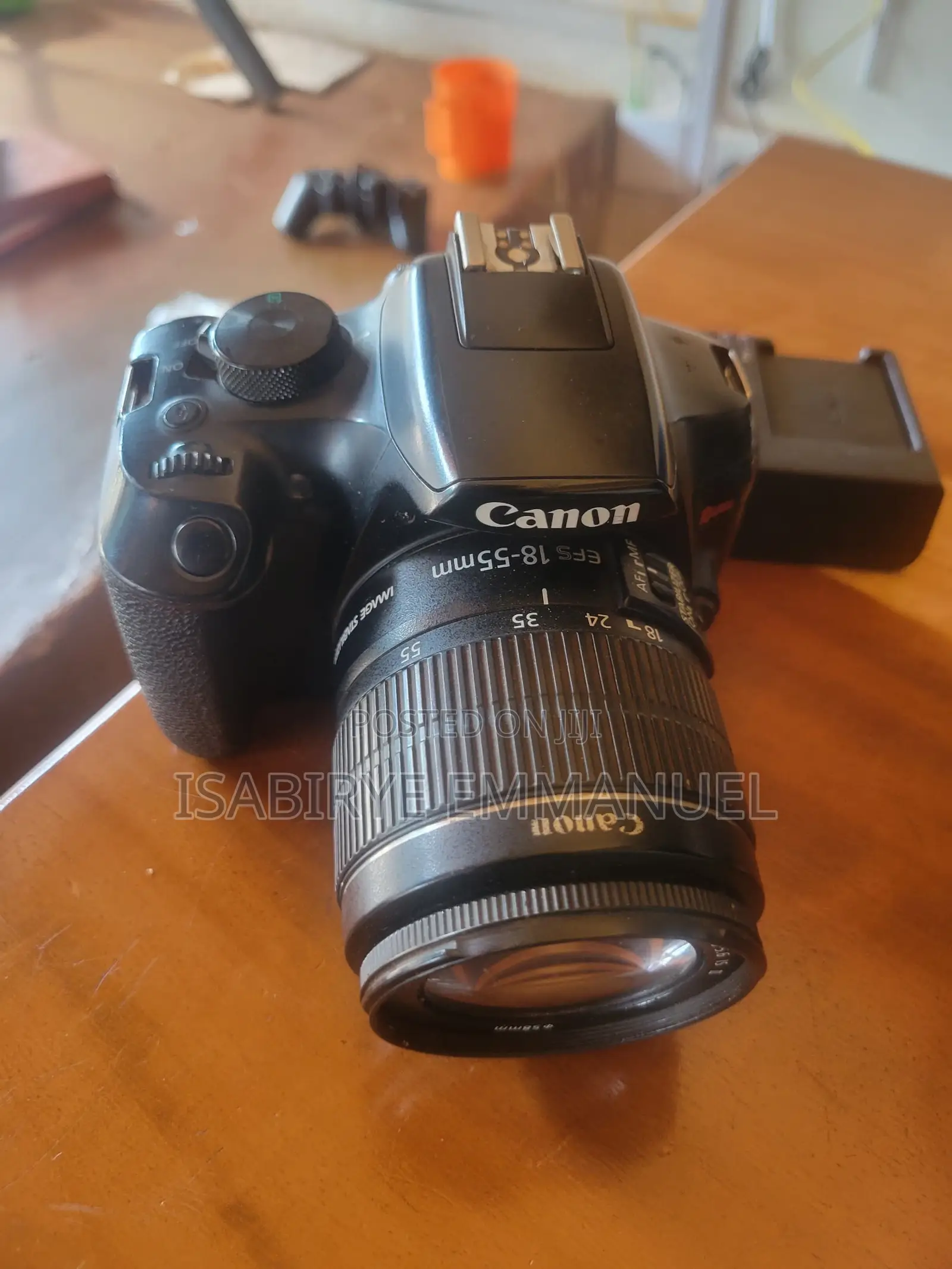 Camera Canon Rebel T6.