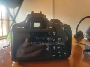 Camera Canon Rebel T6.