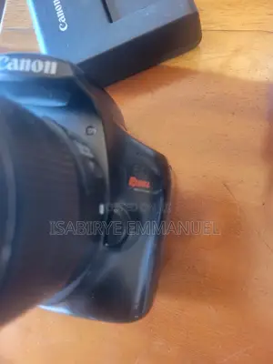 Camera Canon Rebel T6.