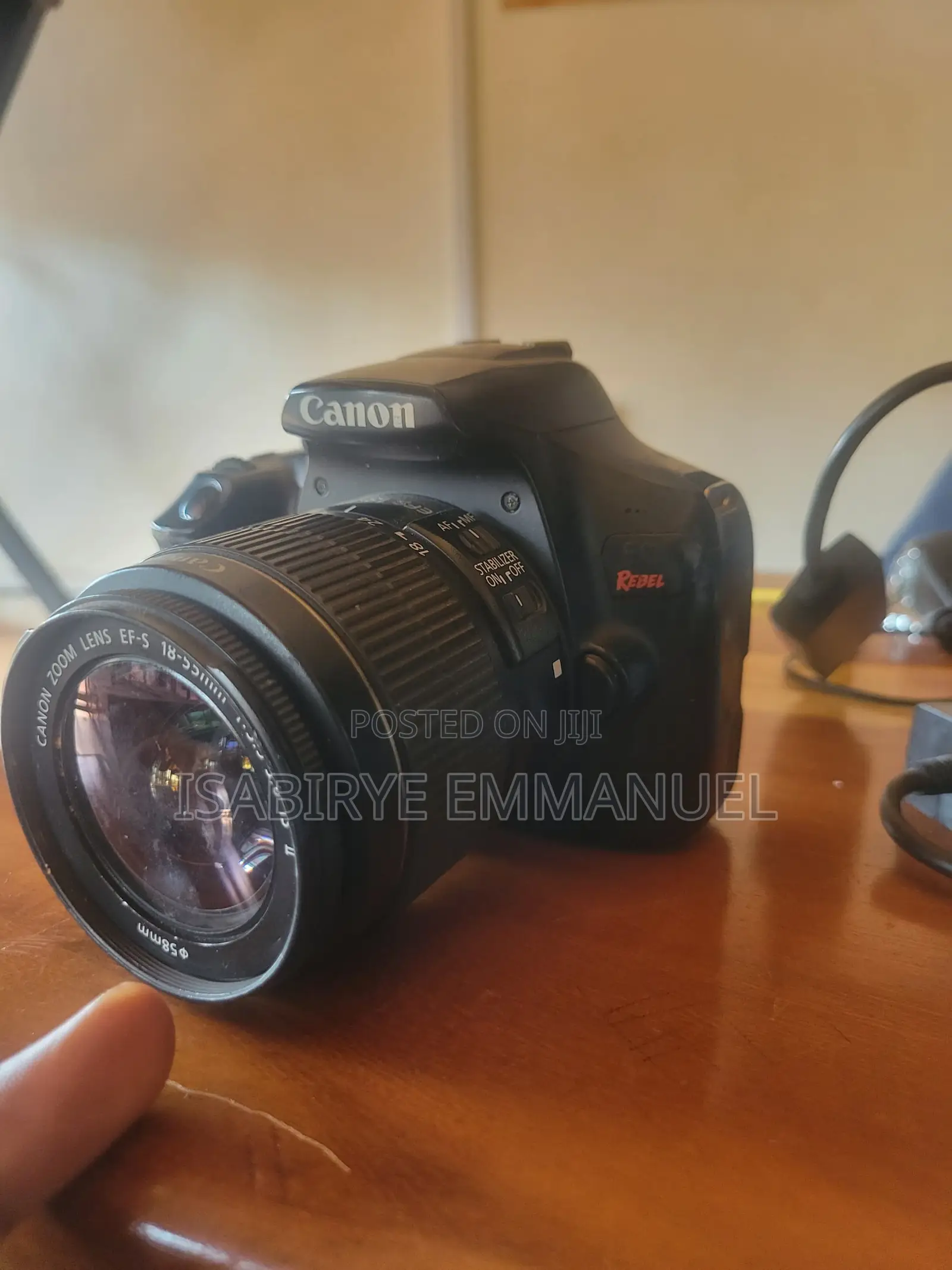 Camera Canon Rebel T6.