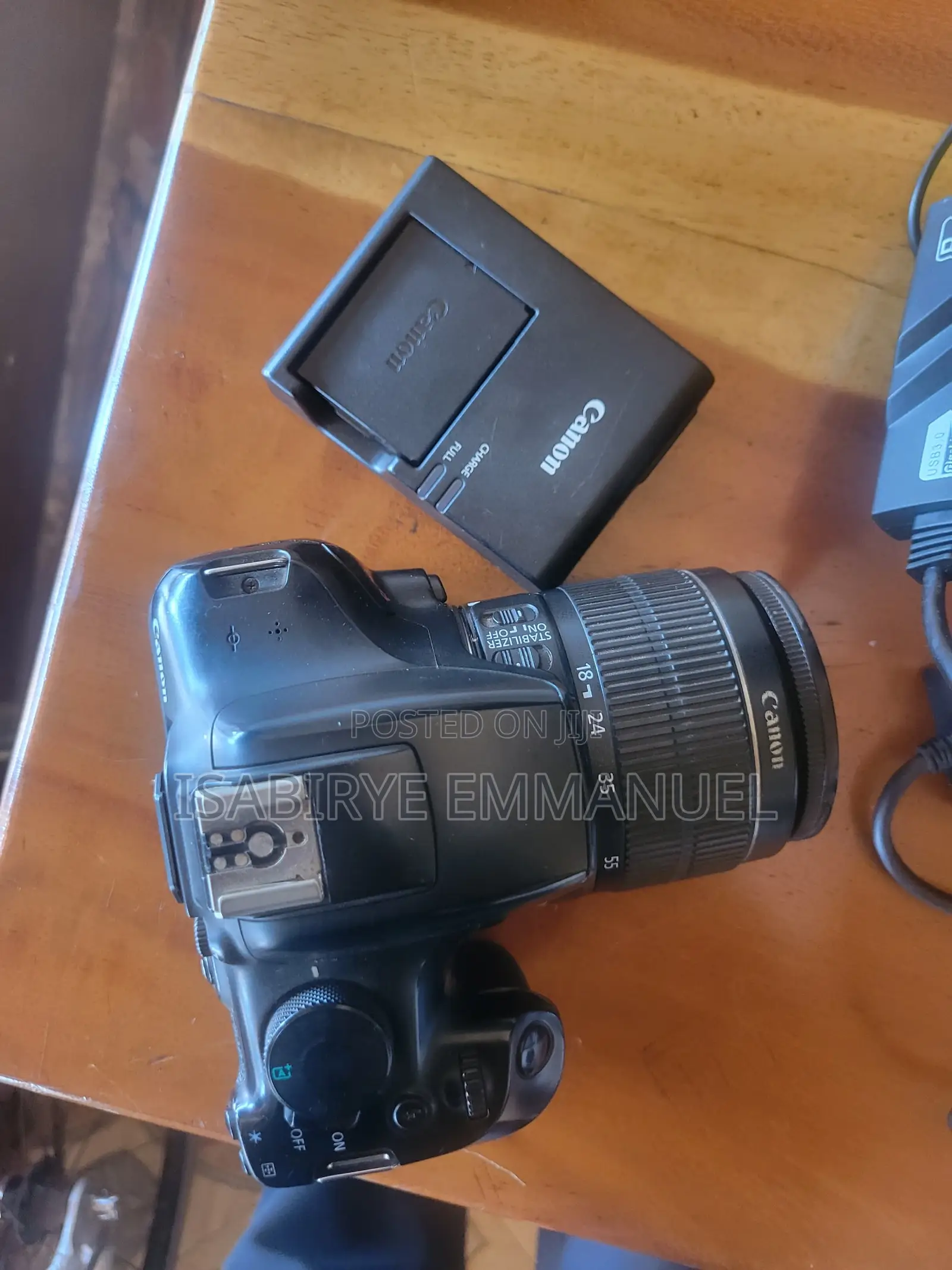 Camera Canon Rebel T6.