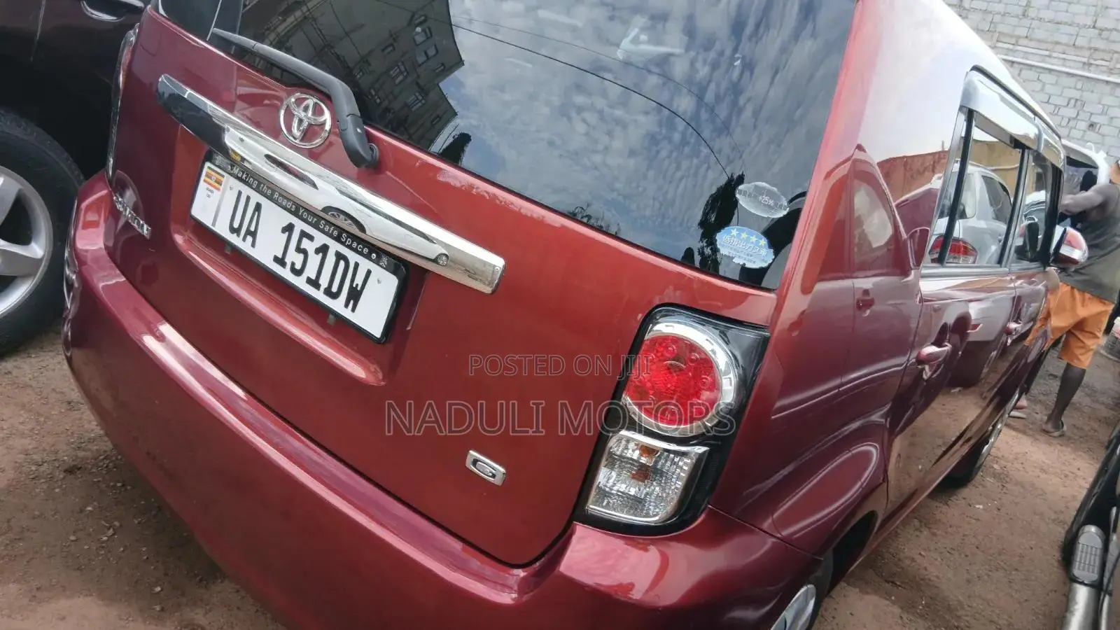 Toyota Corolla Rumion 2012 Red