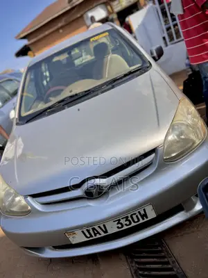 Toyota Platz 1.5 FWD 2005 Gold