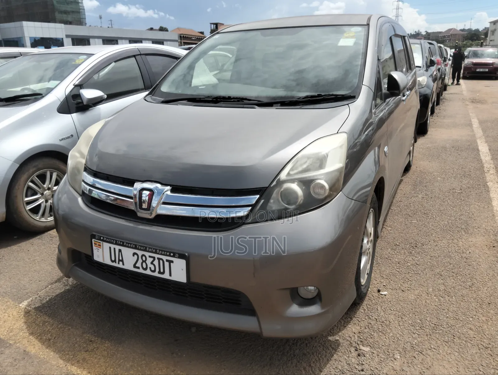 Toyota ISIS 2011 Matt Black