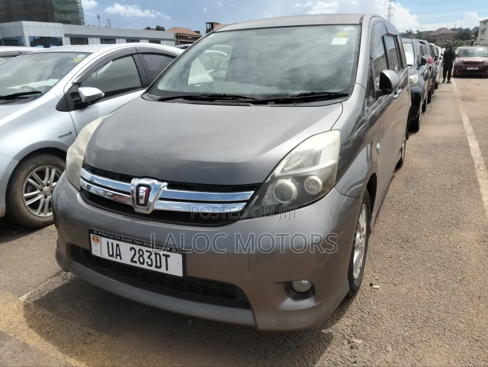 Toyota ISIS 2011 Matt Black