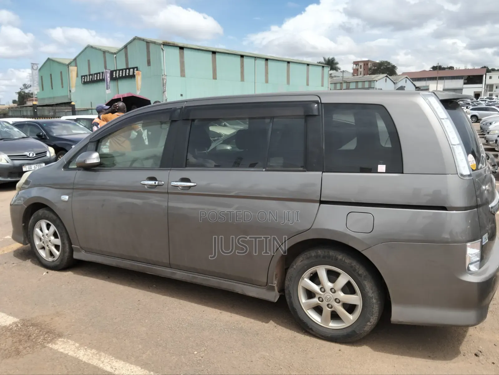 Toyota ISIS 2011 Matt Black