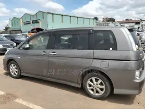 Toyota ISIS 2011 Matt Black