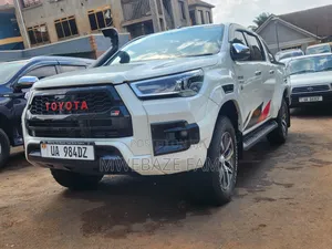 Toyota Hilux 2021 White