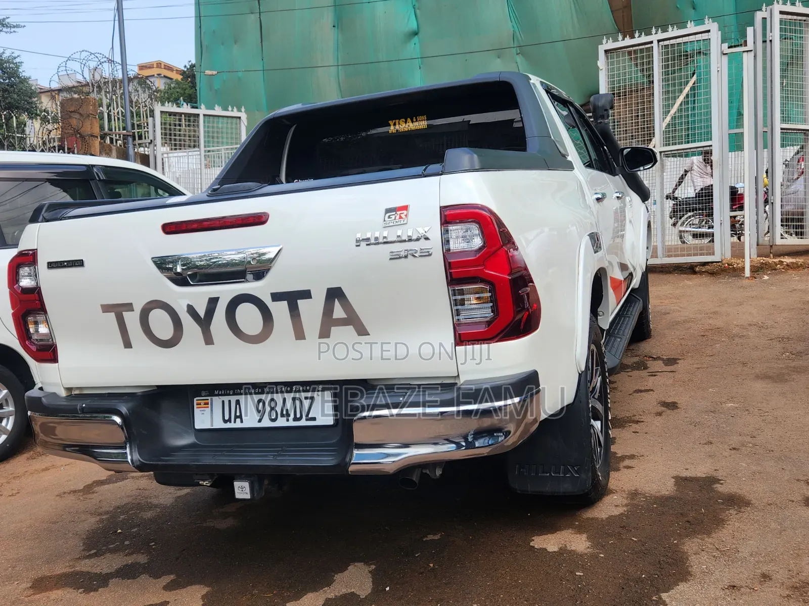 Toyota Hilux 2021 White