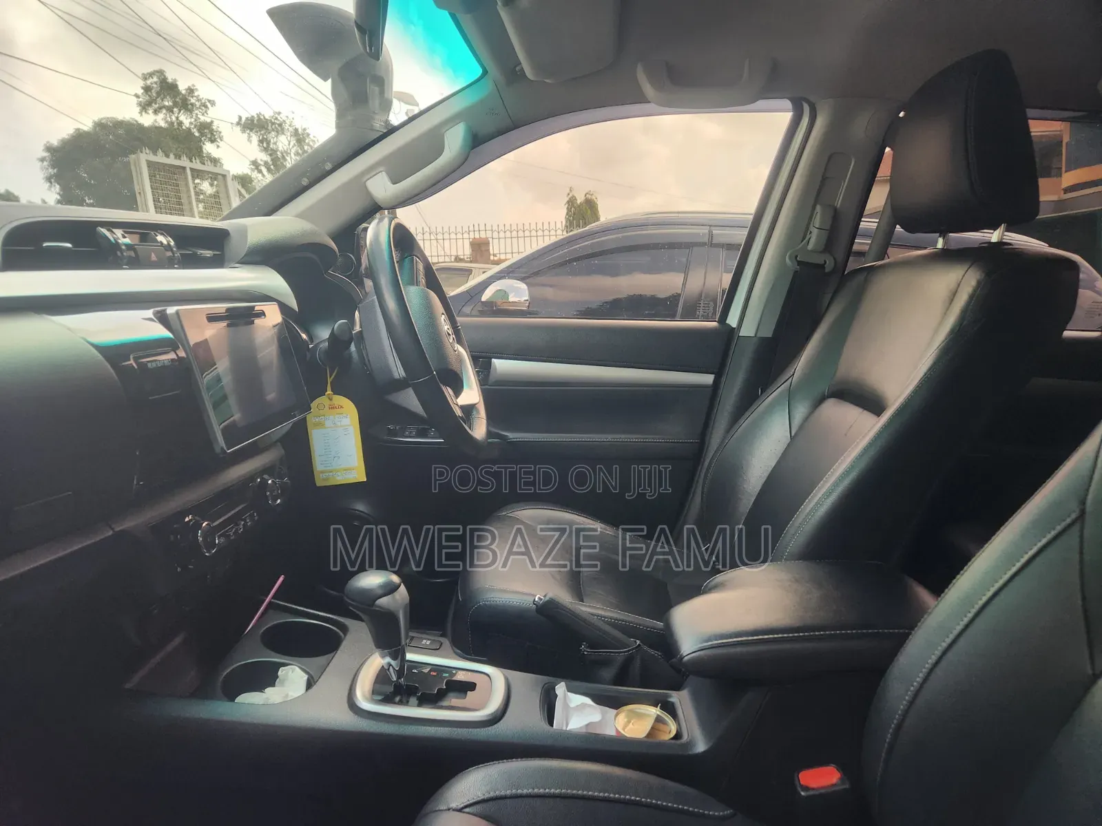 Toyota Hilux 2021 White
