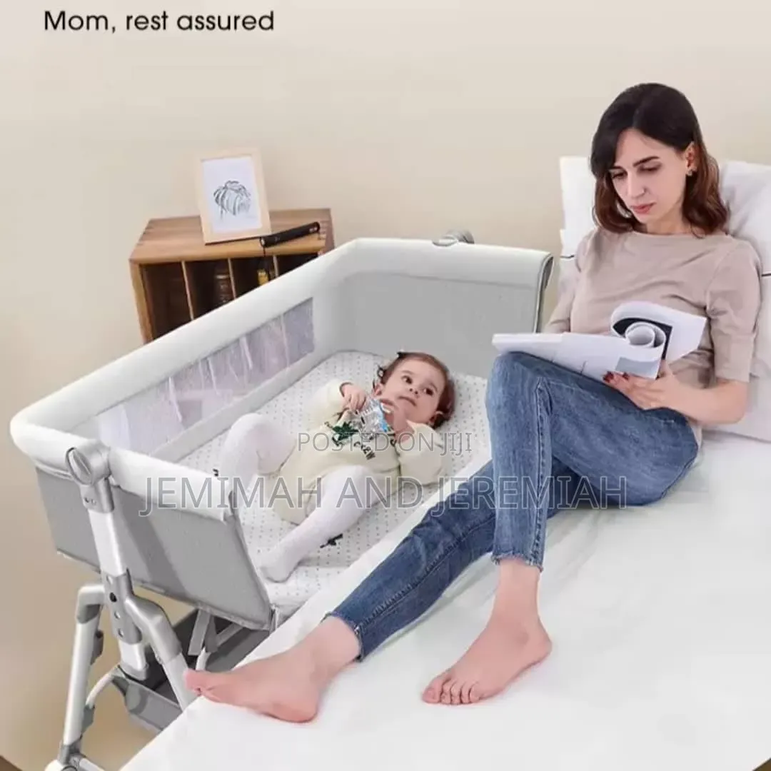 Foldable Baby Bed With and Adjustable Height Net